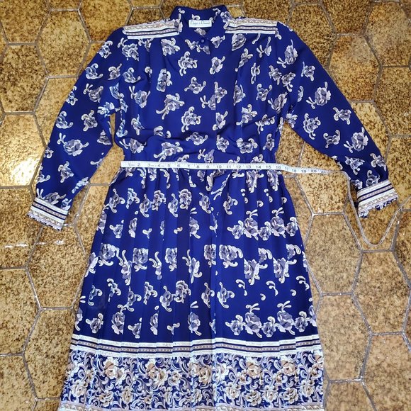 VINTAGE DRAPERS & DAMONS Cottage Core Blue FLORAL Pleated DRESS Long Sleeve SZ M - Picture 15 of 16